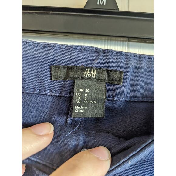 H&M Women's Navy Blue Mid Rise Copper Button Straight Leg Pockets Pant Size 6 - Picture 3 of 4